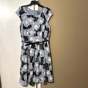 Beautiful blue & white dress size 14 in perfect condition.